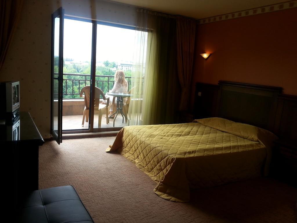 Boliari Hotel Veliko Tărnovo Exteriör bild